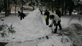 Izrada najvećeg snijegovića u gradu, foto: Ivan Matić