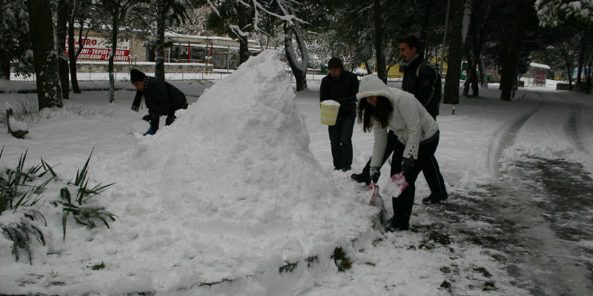 Izrada najvećeg snijegovića u gradu, foto: Ivan Matić Izrada najvećeg snijegovića u gradu, foto: Ivan Matić