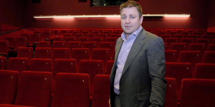 Sibenik, 200110.
Povodom otvorenja Cinestara u Sibeniku odrzana je konferencija za novinare na kojoj je prisustvovao Hrvoje Krstulovic vlasnik Blitz Cinestar kina s 5. zvjezdica.
Na fotografiji: Hrvoje Krstulovic vlasnik Blitz Cinestara u jednoj od 5. dvo