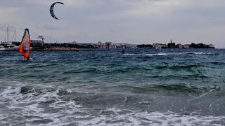 Kiteri i surferi uživali u jakom jugu