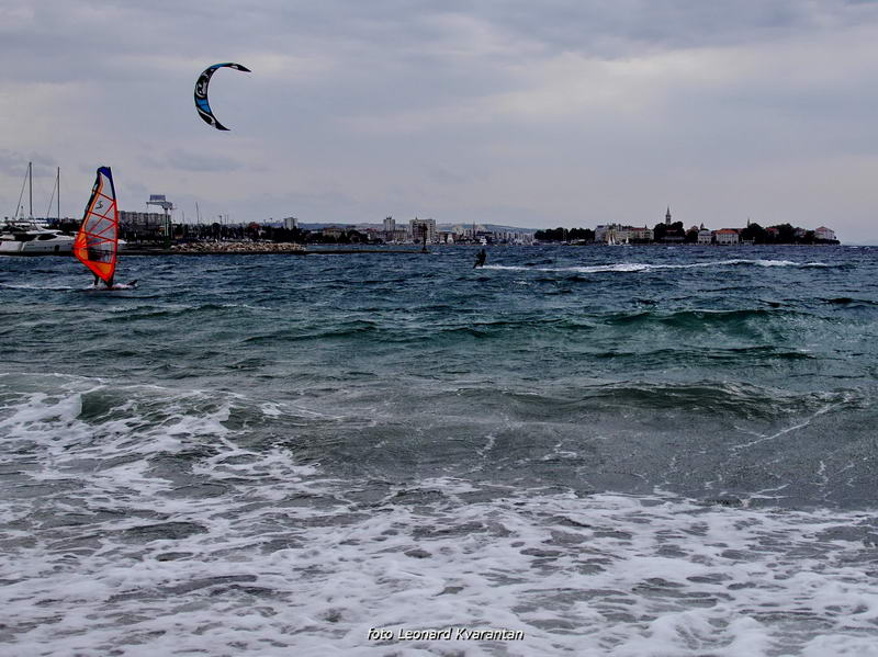 Kiteri i surferi uživali u jakom jugu