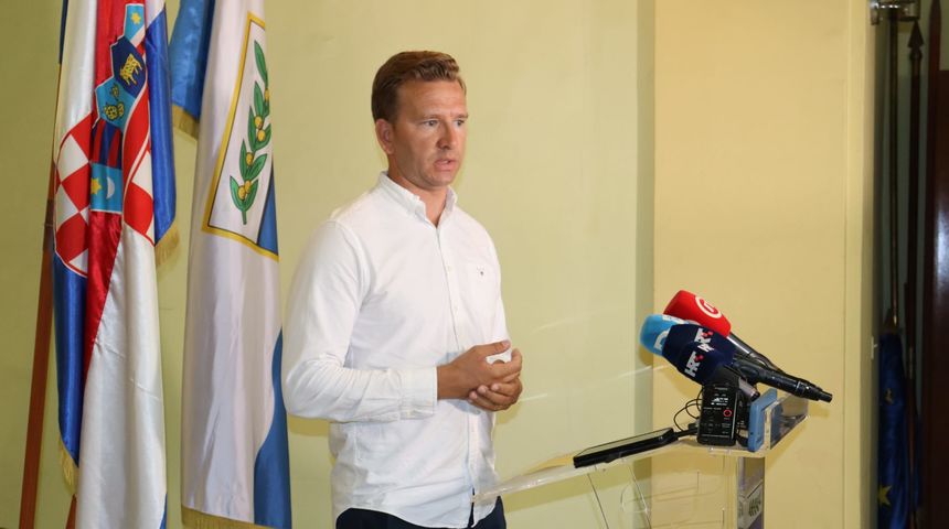 Državni tajnik Josip Bilaver Državni tajnik Josip Bilaver