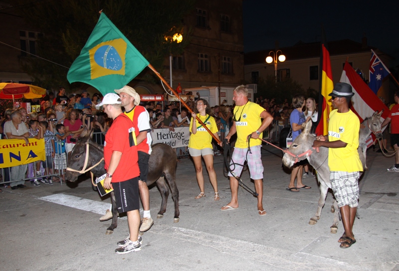 Tisno: 6. Međunarona “Trka tovarov”, Foto: Edin Kadić Tisno: 6. Međunarona “Trka tovarov”, Foto: Edin Kadić