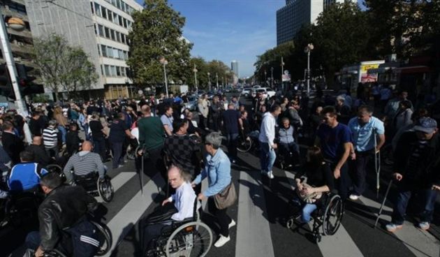 Prosvjed stopostotnih hrvatskih ratnih vojnih invalida ispred Ministarstva branitelja u Zagrebu.