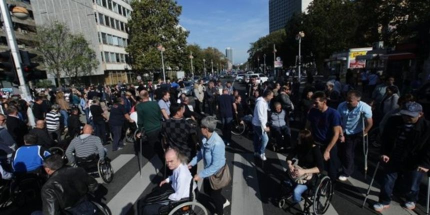 Prosvjed stopostotnih hrvatskih ratnih vojnih invalida ispred Ministarstva branitelja u Zagrebu. Prosvjed stopostotnih hrvatskih ratnih vojnih invalida ispred Ministarstva branitelja u Zagrebu.