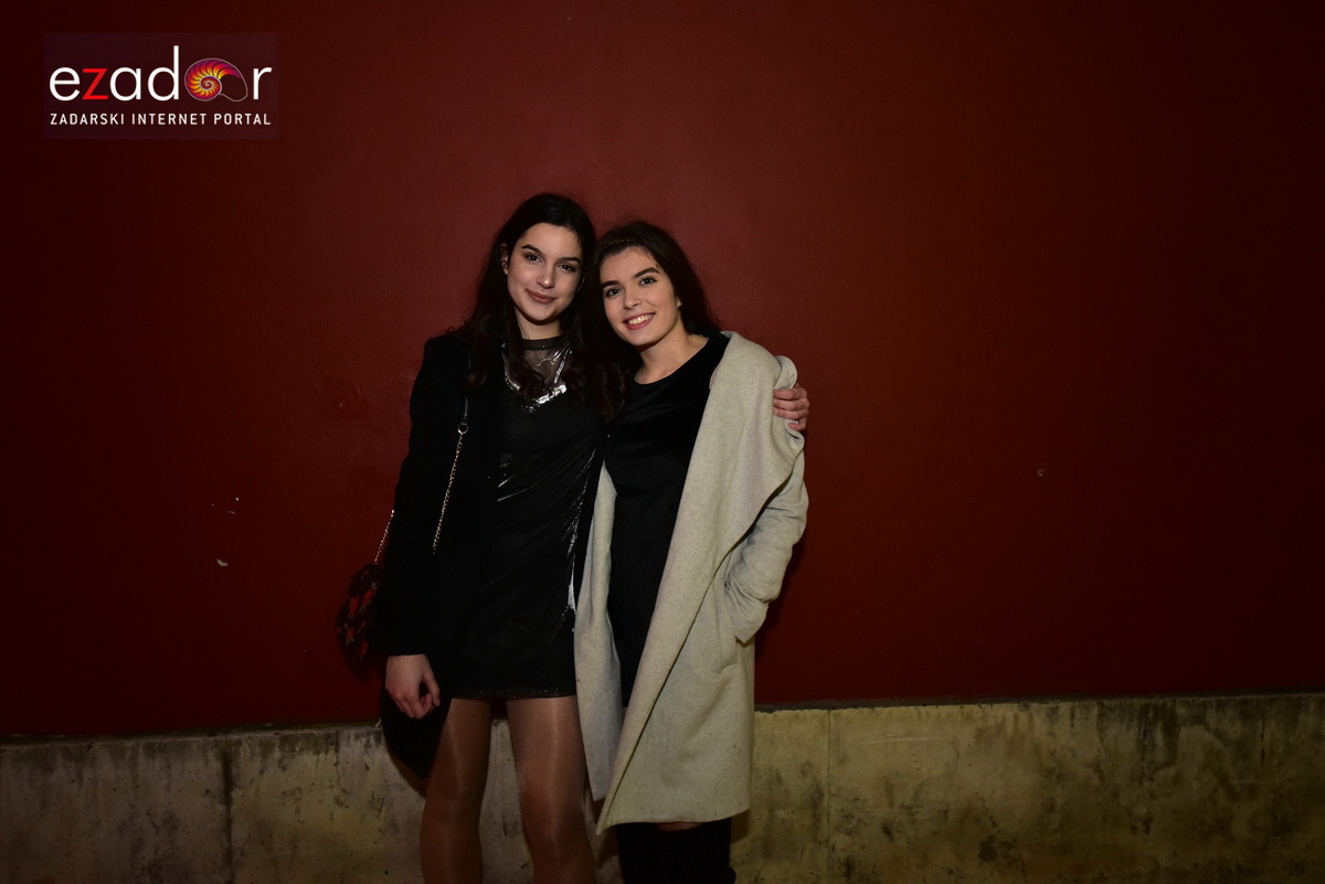 Tisuće Zadrana uživalo na krcatom Narodnom trgu i Tgu Petra Zoranića uz Tomislava Bralića i klapu Intrade Tisuće Zadrana uživalo na krcatom Narodnom trgu i Tgu Petra Zoranića uz Tomislava Bralića i klapu Intrade