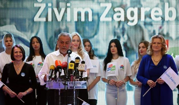 Bandić je kandidaturu za novi gradonačelnički mandat objavio u Paviljonu broj 12 Zagrebačkog velesajma u nedavno otvorenom prostoru Tehnološkog parka, gdje će uskoro početi raditi 360 mladih poduzetnika jer je to, kako je rekao, budućnost ovog grada i ove