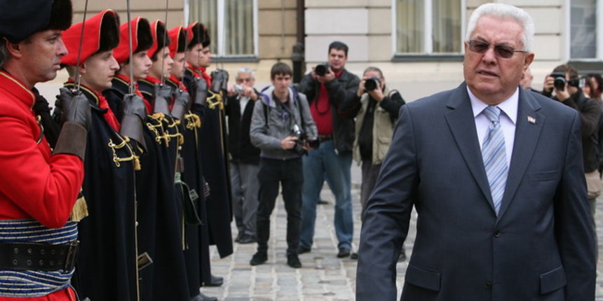 Zagreb, 161010. Trg sv. Marka. Obiljezavanju Dana kravate u Hrvatskome saboru i ceremonija smjene straze i ophodnje gradom Pocasne satnije Kravat-pukovnije. Na slici: predsjednik Hrvatskoga sabora Luka Bebic obisao je pikovniju. Foto: Damjan Tadic / CRO Zagreb, 161010. Trg sv. Marka. Obiljezavanju Dana kravate u Hrvatskome saboru i ceremonija smjene straze i ophodnje gradom Pocasne satnije Kravat-pukovnije. Na slici: predsjednik Hrvatskoga sabora Luka Bebic obisao je pikovniju. Foto: Damjan Tadic / CRO