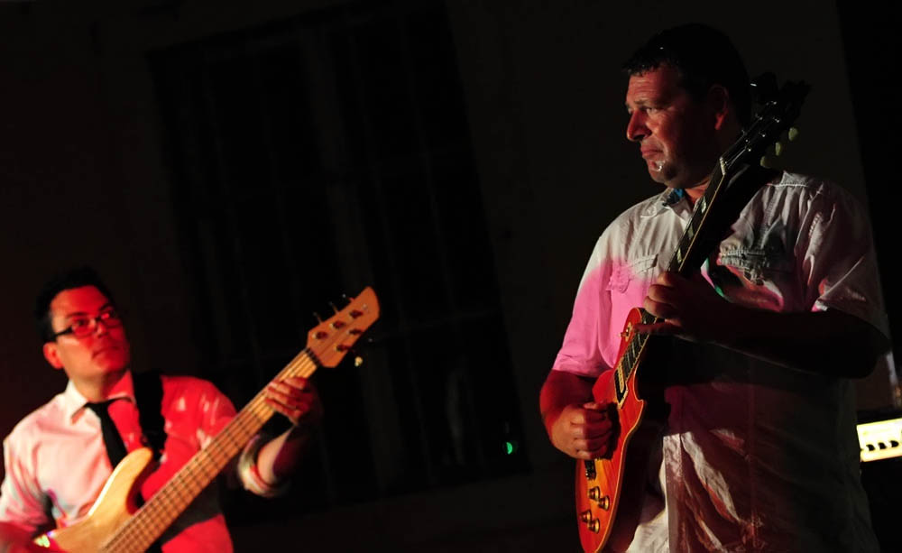 Zadar, 28.07.2011. snimio: Nenad Marčev
HIP HOP – JAZZ
SASKIA LAROO PROJECT (NL-USA-CRO- ITALY)
Saskia Laroo – trumpet, vocal
Warren Byrd – keyboards, vocal
MC Stewlocks Andy Ninvalle – rap, vocal
Daniel Guelli – bass guitar
Sin Banović – dr Zadar, 28.07.2011. snimio: Nenad Marčev
HIP HOP – JAZZ
SASKIA LAROO PROJECT (NL-USA-CRO- ITALY)
Saskia Laroo – trumpet, vocal
Warren Byrd – keyboards, vocal
MC Stewlocks Andy Ninvalle – rap, vocal
Daniel Guelli – bass guitar
Sin Banović – dr