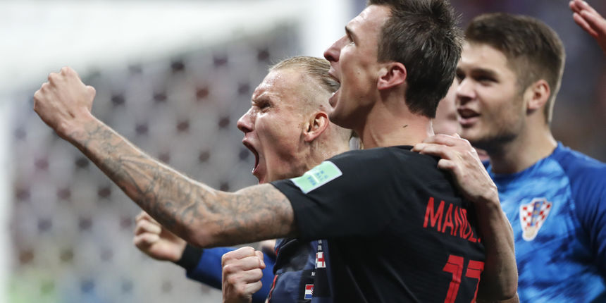 Mario Mandžukić između ostalog ima istetovirane igrače karte, odnosno aseve Mario Mandžukić između ostalog ima istetovirane igrače karte, odnosno aseve