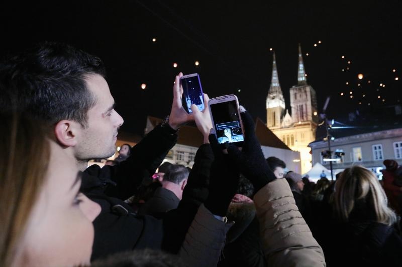 Na tržnici Dolac održan je peti performans Kapulica & Lampioni.  Foto: PIXSELL