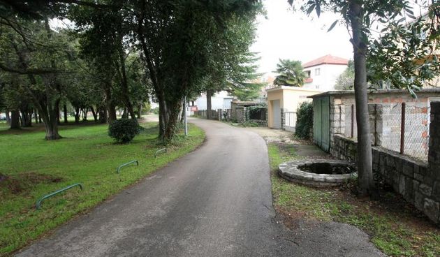 05.03.2014., Zadar – Utapanjem u plitkom nezasticenom bunaru u Dinarskoj ulici jucer je zivot izgubila jedna zena. Bunar se nalazi u neposrednoj blizini vrtica i Doma za stare i nemocne. Photo: Dino Stanin/PIXSELL