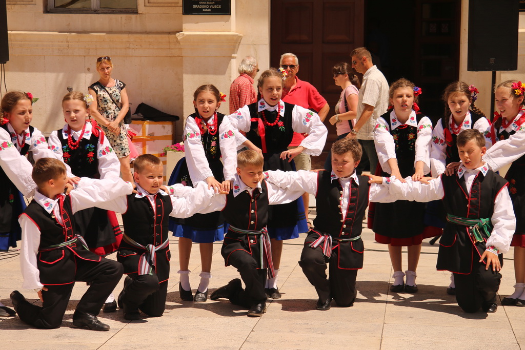 OŠ Zadarski otoci, učenici na Narodnom trgu