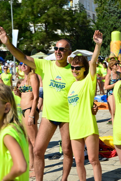 10. dm Millennium Jump na zadarskoj rivi – 3 tisuće skakača poslalo prekrasnu priču u svijet 10. dm Millennium Jump na zadarskoj rivi – 3 tisuće skakača poslalo prekrasnu priču u svijet