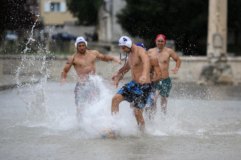 Vaterpolo utakmica na Forumu ispred crkve Sv. Donata, Foto: Filip Brala/PIXSELL
