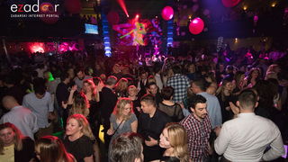 Ludnica u Saturnusu: Najbolji doček u svemiru i šire Ludnica u Saturnusu: Najbolji doček u svemiru i šire