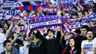 Zagreb, 220513.
Stadion Maksimir.
Uzvratna utakmica 22. finala Hrvatskog nogometnog kupa, Lokomotiva – Hajduk.
Na fotografiji: Torcida, Navijaci Hajduka .
Foto: Boris Kovacev / CROPIX Zagreb, 220513.
Stadion Maksimir.
Uzvratna utakmica 22. finala Hrvatskog nogometnog kupa, Lokomotiva – Hajduk.
Na fotografiji: Torcida, Navijaci Hajduka .
Foto: Boris Kovacev / CROPIX