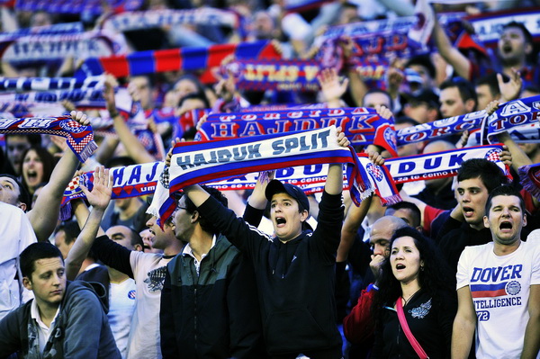 Zagreb, 220513.
Stadion Maksimir.
Uzvratna utakmica 22. finala Hrvatskog nogometnog kupa, Lokomotiva – Hajduk.
Na fotografiji: Torcida, Navijaci Hajduka .
Foto: Boris Kovacev / CROPIX Zagreb, 220513.
Stadion Maksimir.
Uzvratna utakmica 22. finala Hrvatskog nogometnog kupa, Lokomotiva – Hajduk.
Na fotografiji: Torcida, Navijaci Hajduka .
Foto: Boris Kovacev / CROPIX
