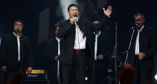 Split, 130610.
U Spaladium Areni odrzan je koncert na kojem je prikupljan novac koji ce biti iskoristen za pravnu pomoc hrvatskim generalima koji odgovaraju u Haagu i pred hrvatskim pravosudjem. Nastupali su Thompson, Oliver Dragojevic, KUD Cambi, Dalmati Split, 130610.
U Spaladium Areni odrzan je koncert na kojem je prikupljan novac koji ce biti iskoristen za pravnu pomoc hrvatskim generalima koji odgovaraju u Haagu i pred hrvatskim pravosudjem. Nastupali su Thompson, Oliver Dragojevic, KUD Cambi, Dalmati