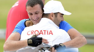London, 060812.
Hrvatski strijelci Anton Glasnovic i Giovanni Cernogoraz u finalu trapa tijekom Olimpijskih Igara u Londonu.
Na fotografiji: Giovanni Cernogoraz osvojio je zlato.
Foto: Drago Sopta / CROPIX