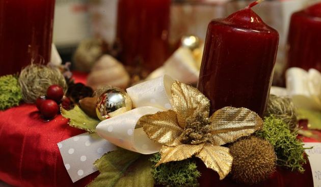 8.11.2013., Split – Pocela prodaja bozicnih aranzmana i ukrasa za jelke. Photo: Ivo Cagalj/PIXSELL Autor  Ivo Cagalj/PIXSELL KLJUČNE RIJEČI  Split, blagdani, ukras, ilustracije, ukrasi, bozicni ukrasi, advenstki vijenac, bozic, nova godina