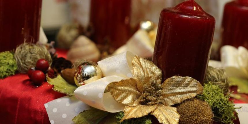 8.11.2013., Split – Pocela prodaja bozicnih aranzmana i ukrasa za jelke. Photo: Ivo Cagalj/PIXSELL Autor Ivo Cagalj/PIXSELL KLJUČNE RIJEČI Split, blagdani, ukras, ilustracije, ukrasi, bozicni ukrasi, advenstki vijenac, bozic, nova godina 8.11.2013., Split – Pocela prodaja bozicnih aranzmana i ukrasa za jelke. Photo: Ivo Cagalj/PIXSELL Autor Ivo Cagalj/PIXSELL KLJUČNE RIJEČI Split, blagdani, ukras, ilustracije, ukrasi, bozicni ukrasi, advenstki vijenac, bozic, nova godina