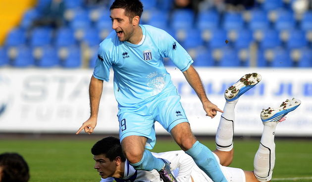 Karlovac, 051111.
Igraliste Branko Cavlovic Cavlek.
Nogometna utakmica 14.kola 1.HNL izmedju NK Karlovac i NK Zadar.
Na slici: Enes Novinic, slavlje gol.
Foto: Damir Krajac / CROPIX