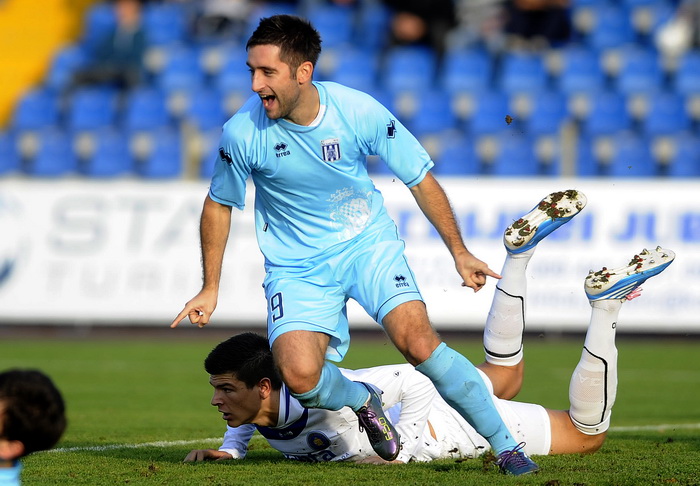 Karlovac, 051111.
Igraliste Branko Cavlovic Cavlek.
Nogometna utakmica 14.kola 1.HNL izmedju NK Karlovac i NK Zadar.
Na slici: Enes Novinic, slavlje gol.
Foto: Damir Krajac / CROPIX