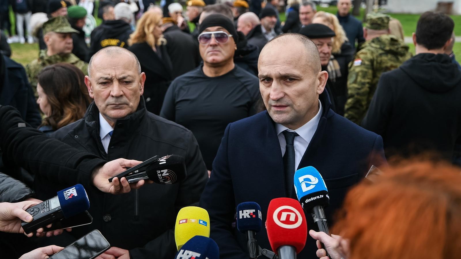 Zadar: Odavanje počasti kod spomenika hrvatskim braniteljima povodom obljetnice VRO Maslenica Zadar: Odavanje počasti kod spomenika hrvatskim braniteljima povodom obljetnice VRO Maslenica