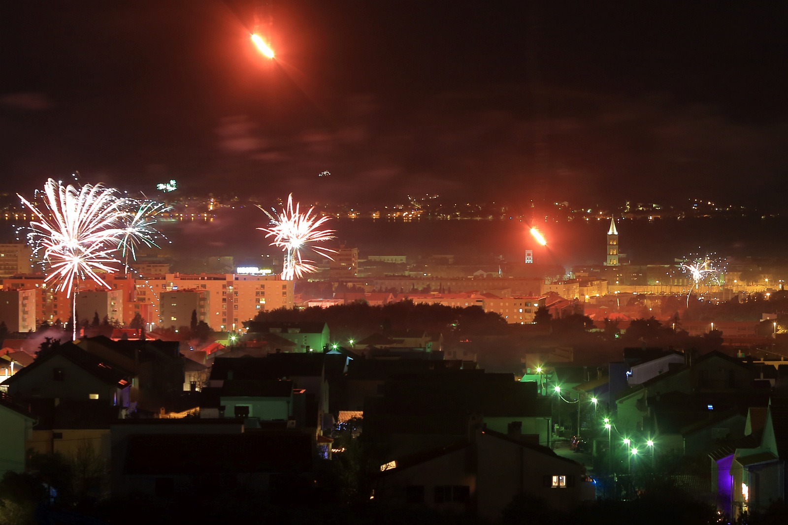Zadarski doček Nove godine uz veliki vatromet Zadarski doček Nove godine uz veliki vatromet