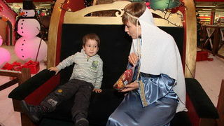 Sv. Luce razveselila mališane u Supernova centru, Foto: Iva Perinčić Sv. Luce razveselila mališane u Supernova centru, Foto: Iva Perinčić