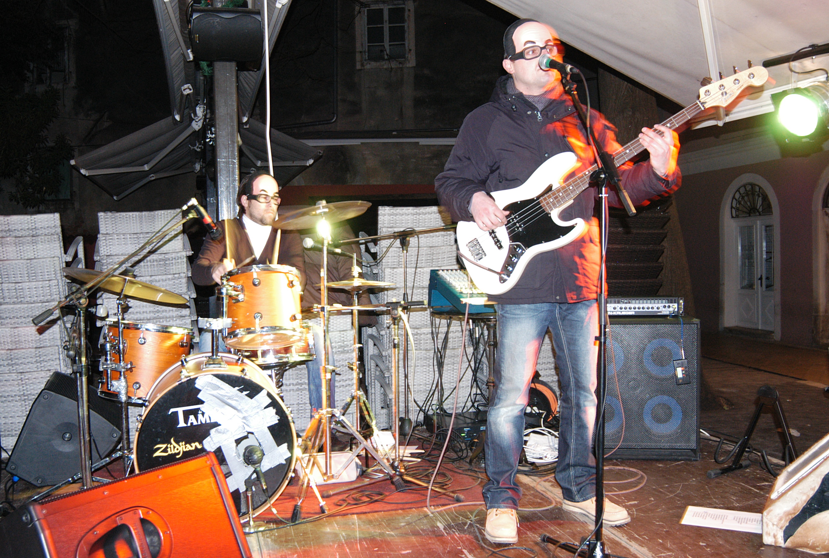 Caffe bar Kult: Kitsch party i Pacific bullets Caffe bar Kult: Kitsch party i Pacific bullets