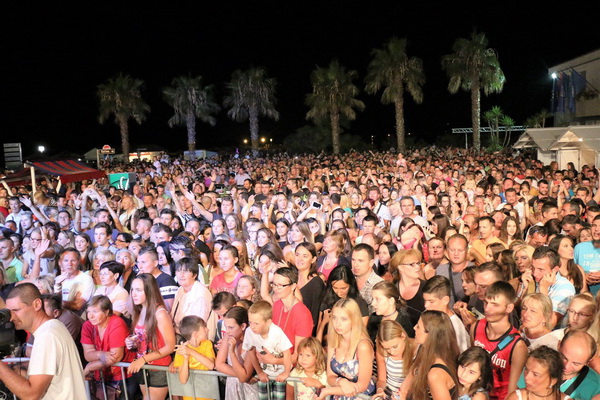 Virska noć 2016: Jelena Rozga i spektakularni vatromet za 25 tisuća fanova. Foto: Virski list