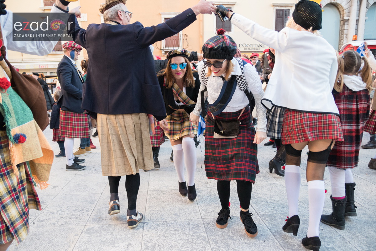 Zadarski karneval 2018: Povorka maškaranih skupina od Gradskih vrata preko Foruma do Narodnog trga Zadarski karneval 2018: Povorka maškaranih skupina od Gradskih vrata preko Foruma do Narodnog trga