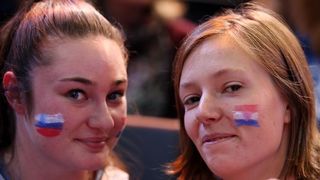 Hrvatski navijači u Parizu na utakmici Slovenija – Hrvatska za 3. mjesto na Svjetskom prvenstvu