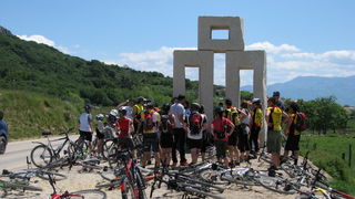 Crna ovca u Baški na otoku Krku Crna ovca u Baški na otoku Krku