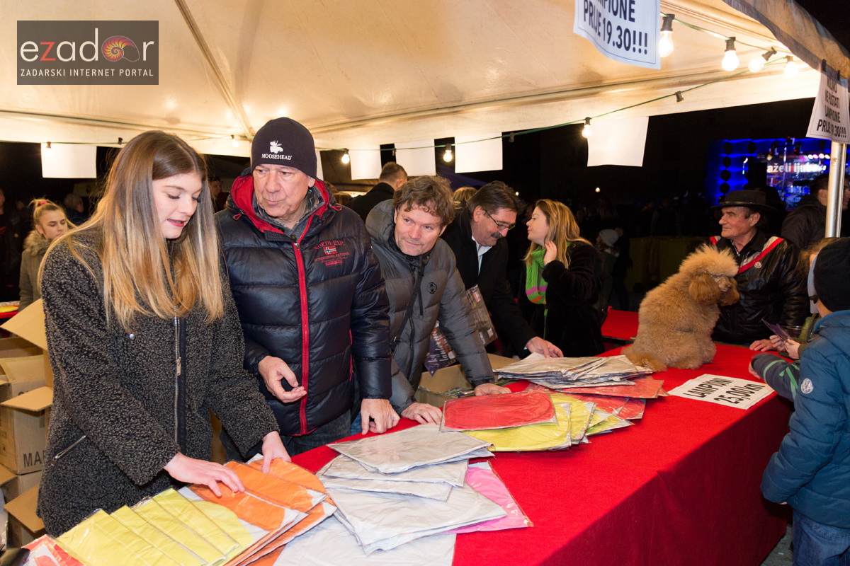 Humanitarni svjetlosni spektakl “Zaželi ljubav” na zadarskom Forumu, 18. veljače 2017. Humanitarni svjetlosni spektakl “Zaželi ljubav” na zadarskom Forumu, 18. veljače 2017.