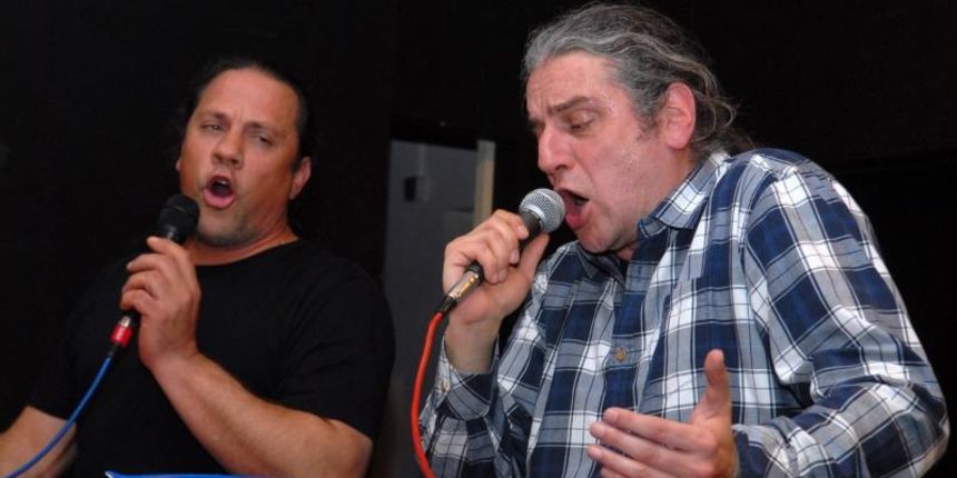 U organizaciji Narodne knjiznice Petar Preradovic, u sklopu ciklusa mjeseca knjige, u prostorijama kazalista odrzan je putujuci pjesnicki kabare Melodije sela i Brisela u izvedbi Predraga Lucica i Borisa Dezulovica, popularnih Feral Tribuneovaca. Ovaj ne