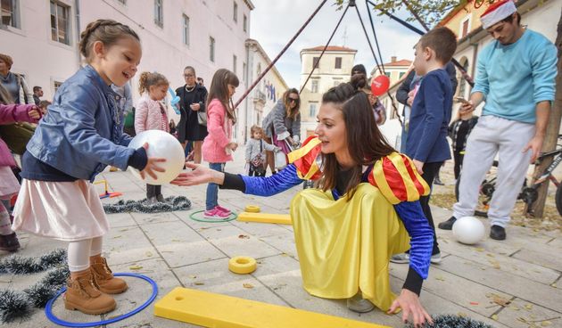 Najmladji uzivali u jutarnjem programu manifestacije Advent u Zadru 2017