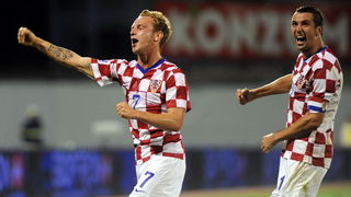 Zagreb, 050909.Stadion Maksimir, kvalifikacijska utakmica skupine 6 za Svjetsko nogometno prvenstvo u Juznoafrickoj Republici, susret reprezentacija Hrvatske i Bjelorusije.Na slici: Raketic, Srna.Foto: Damir Krajac / CROPIX