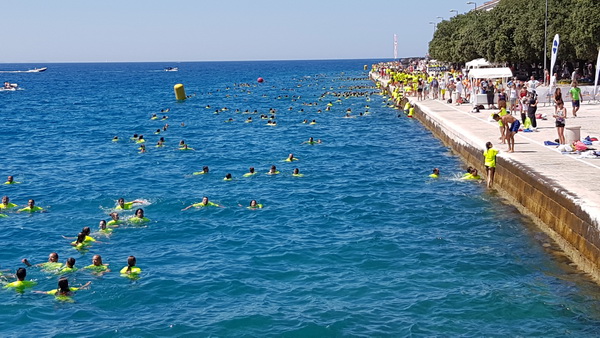 Sasvim osoban doživljaj – 10. dm Millennium Jump sa zadarske rive. Foto: Mladen Malik Barba Sasvim osoban doživljaj – 10. dm Millennium Jump sa zadarske rive. Foto: Mladen Malik Barba