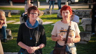 Glazbeno scenski nastup “Iskra ljubavi za mir” i grupna meditacija na Forumu