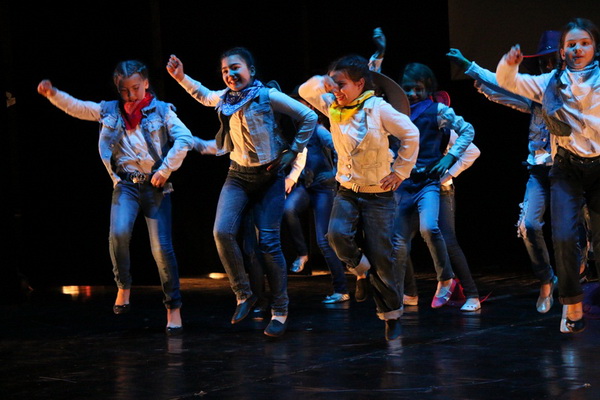 HNK Zadar: 5. Zadarski plesni festival u organizaciji Plesne udruge Gesta okupio je više od 260 plesača HNK Zadar: 5. Zadarski plesni festival u organizaciji Plesne udruge Gesta okupio je više od 260 plesača