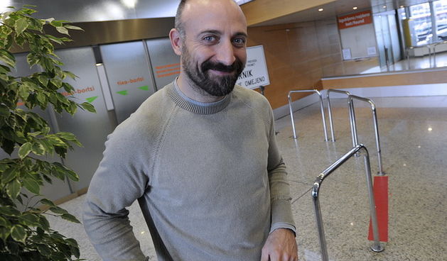 Ljubljana, 071110.
Danas je na ljubljansku zracnu luku Brnik stigao glumac Halit Ergenc poznatiji kao Onur iz sapunice 1001 noc. Stigao je avionom Turkisch airlinesa iz Istanbula.
Na slici: glumac Halit Ergenc.
Foto: Sime Sokota / CROPIX