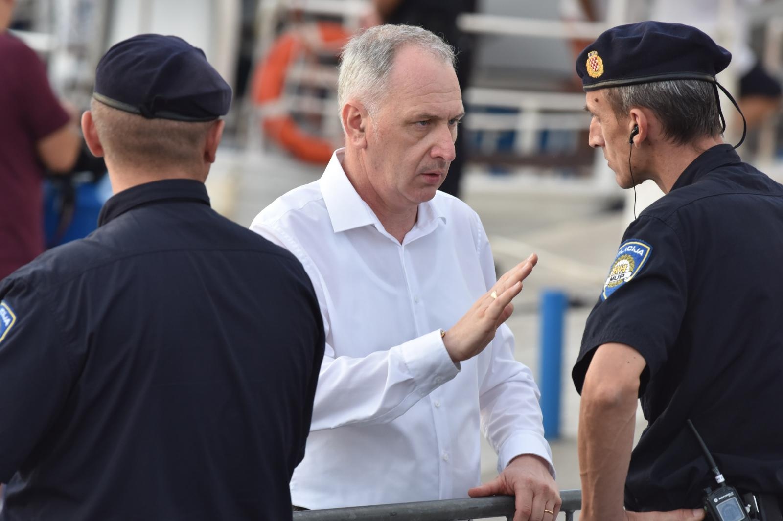 Split dostojanstveno na posljednju plovidbu ispratio legendu Olivera Dragojevića