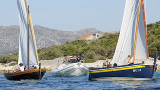 Murter, 021011.
U Murteru odrzana tradicionalna regata brodica ” Latinsko idro” gdje je sudjelovalo sedamdesetak posada.
Na slici: regata.
Foto: Jadran Babic / CROPIX Murter, 021011.
U Murteru odrzana tradicionalna regata brodica ” Latinsko idro” gdje je sudjelovalo sedamdesetak posada.
Na slici: regata.
Foto: Jadran Babic / CROPIX