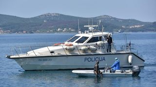 4. Dive In festival zapoceo je danas na rivi. Akcija ciscenja podmorja. Photo: Dino Stanin/PIXSELL