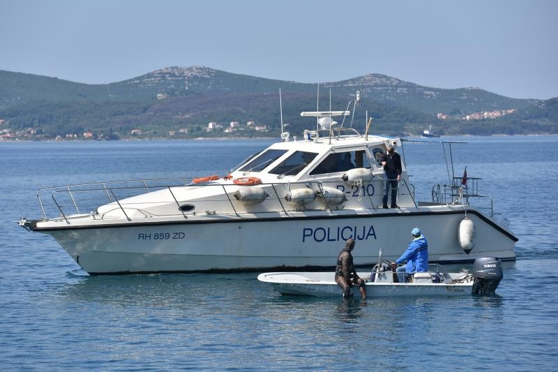 4. Dive In festival zapoceo je danas na rivi. Akcija ciscenja podmorja. Photo: Dino Stanin/PIXSELL