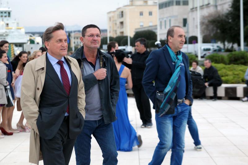 04.04.2014., Zadar – Australac Jason Grdovich zaprosio je svoju djevojku na Morskim Orguljama nakon devet godina veze, a cinu su svjedocili popularni pjevac Mladen Grdovic, gradonacelnik Bozidar Kalmeta, predsjednik zadarske TZ Zvonko Supe te mnogi medi