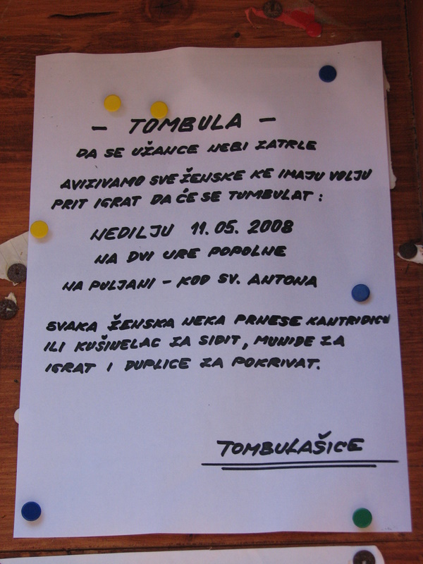 Crna ovca u Baški na otoku Krku Crna ovca u Baški na otoku Krku